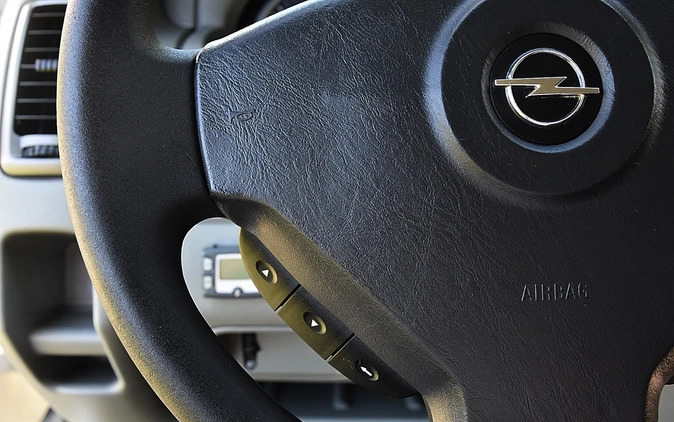 Opel Vivaro cena 43700 przebieg: 253000, rok produkcji 2009 z Lesko małe 781